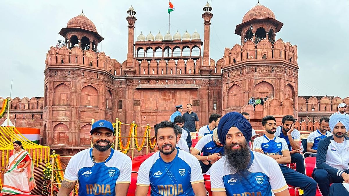 Photo: X | Jarmanpreet Singh : India men's hockey team players celebrating Independence Day at Red Fort .